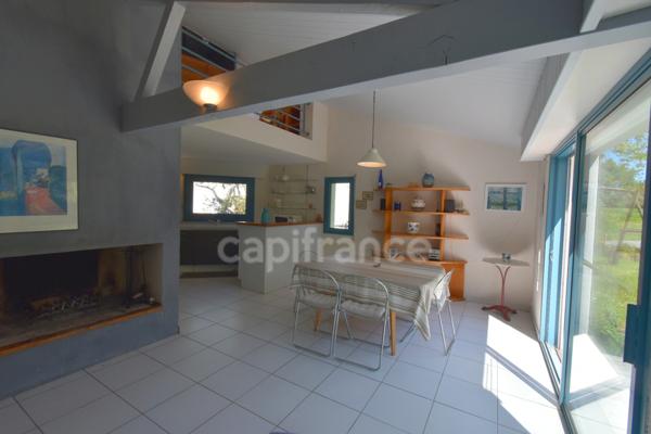 NOTRE DAME DE MONTS (85) entre SAINT JEAN DE MONTS et NOIRMOUTIER maison d'architecte 118 m² 4 chambres , 1 bureau , 2 WC , 2 salle d'eau garage terrain de 1 000 m² puits