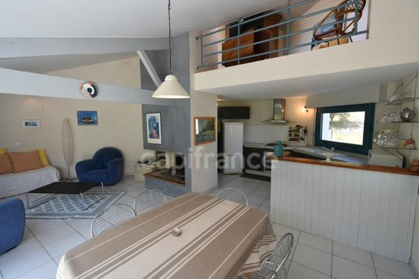 NOTRE DAME DE MONTS (85) entre SAINT JEAN DE MONTS et NOIRMOUTIER maison d'architecte 118 m² 4 chambres , 1 bureau , 2 WC , 2 salle d'eau garage terrain de 1 000 m² puits