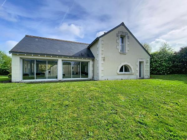 Ensemble immobilier de charme à Saint Ouen Les Vignes 200 m² hab sur 4620 m² de terrain