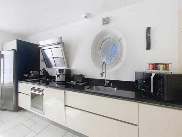 Ensemble immobilier de charme à Saint Ouen Les Vignes 200 m² hab sur 4620 m² de terrain