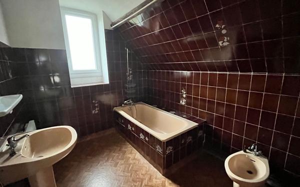 Maison à louer    6 pièces •  Denguin