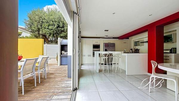 Grande maison 260 m2 sur 270 m2 de terrain 2 grands garages - La Lunette