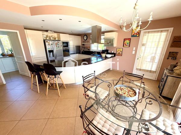 Villa de prestige 358m² avec maison d'invités