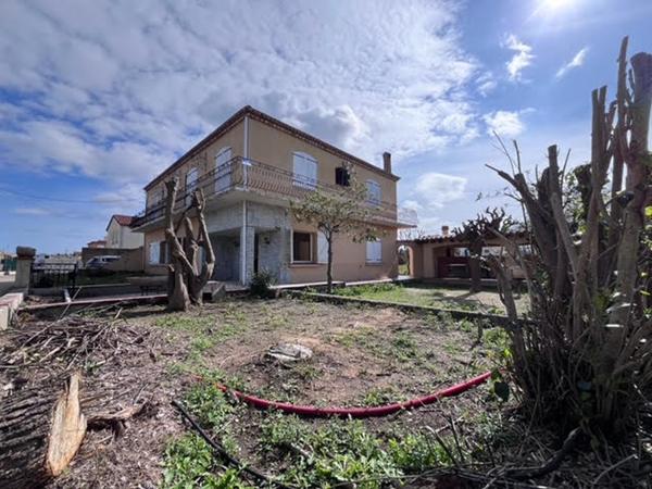 RARE !!!!! Grande maison familiale de 300 m² avec travaux sur un terrain de 1 000 m² avec terrain constructible de 600 m²