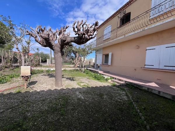 RARE !!!!! Grande maison familiale de 300 m² avec travaux sur un terrain de 1 000 m² avec terrain constructible de 600 m²