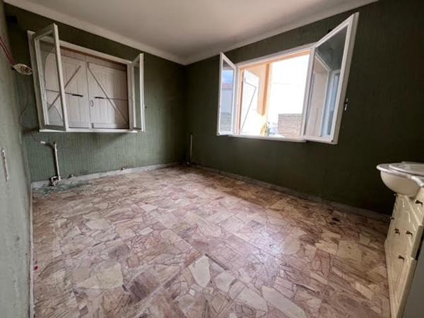 RARE !!!!! Grande maison familiale de 300 m² avec travaux sur un terrain de 1 000 m² avec terrain constructible de 600 m²