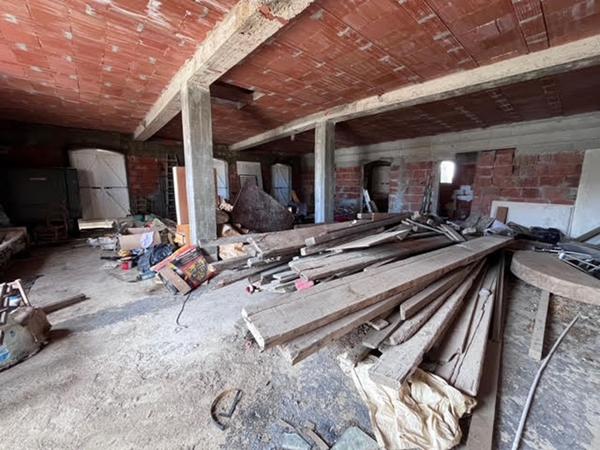 RARE !!!!! Grande maison familiale de 300 m² avec travaux sur un terrain de 1 000 m² avec terrain constructible de 600 m²