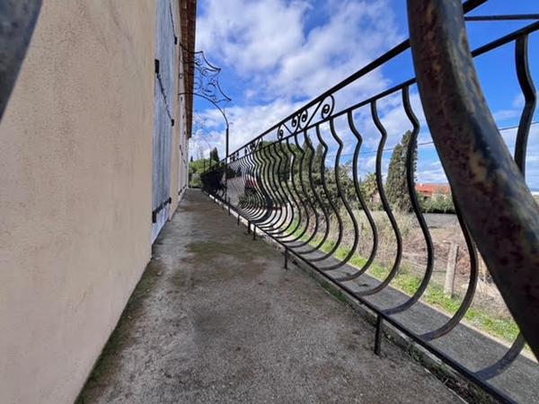 RARE !!!!! Grande maison familiale de 300 m² avec travaux sur un terrain de 1 000 m² avec terrain constructible de 600 m²