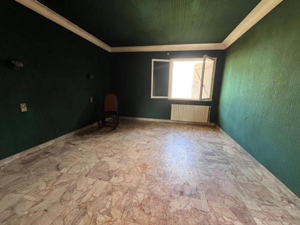 RARE !!!!! Grande maison familiale de 300 m² avec travaux sur un terrain de 1 000 m² avec terrain constructible de 600 m²