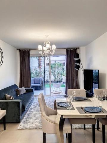 Cannes  Palm Beach  Charmant 2 pièces avec jardin privatif dans résidence avec piscine