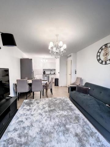 Cannes  Palm Beach  Charmant 2 pièces avec jardin privatif dans résidence avec piscine