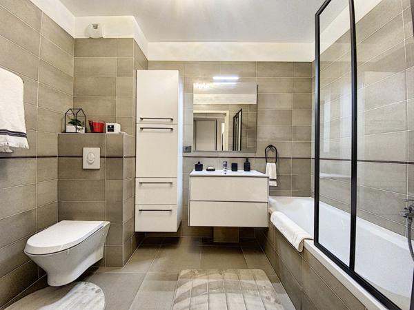 Cannes  Palm Beach  Charmant 2 pièces avec jardin privatif dans résidence avec piscine