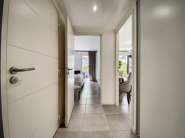 Cannes  Palm Beach  Charmant 2 pièces avec jardin privatif dans résidence avec piscine