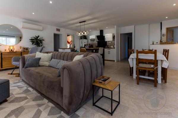 Vente                                                      Maison
                        
                     4 pièces                      108 m2                     à Gastes