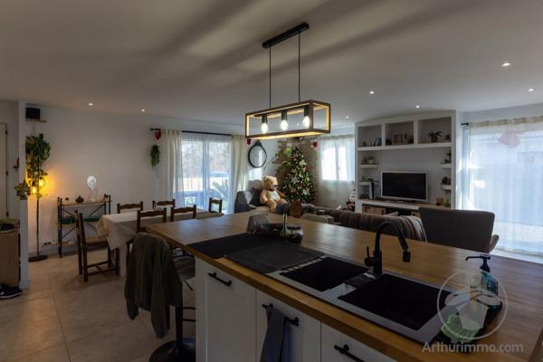 Vente                                                      Maison
                        
                     4 pièces                      108 m2                     à Gastes