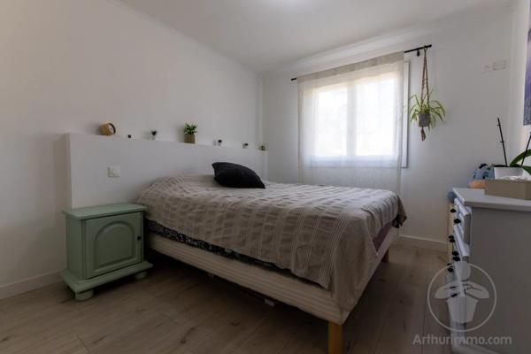 Vente                                                      Maison
                        
                     4 pièces                      108 m2                     à Gastes