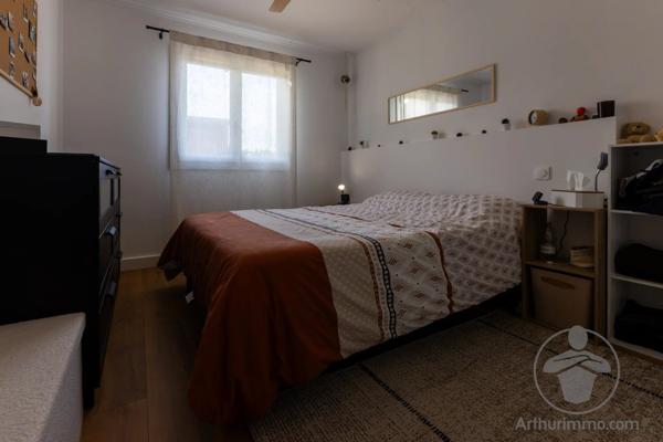 Vente                                                      Maison
                        
                     4 pièces                      108 m2                     à Gastes