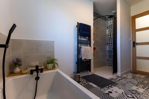Vente                                                      Maison
                        
                     4 pièces                      108 m2                     à Gastes