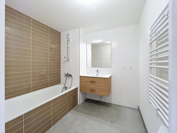 EXCLUSIVITÉ BREST : À LOUER APPARTEMENT NEUF T3, AVEC TERRASSE ET PARKING EN VIDE
