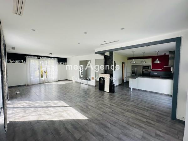 Maison à Chemillé-en-Anjou, 49120 - 6 pièces 168m²