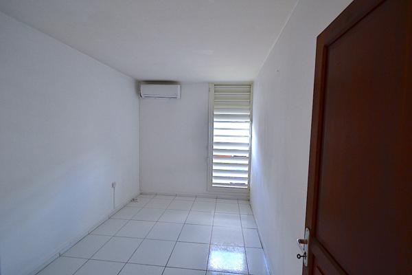 Les Abymes (97139) Superbe appartement T5 refait à neuf