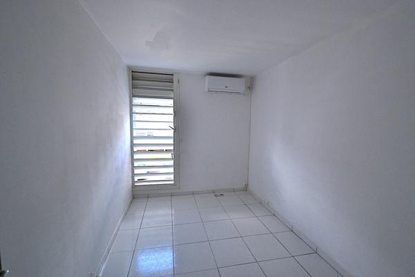 Les Abymes (97139) Superbe appartement T5 refait à neuf