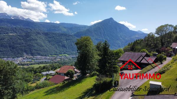 Chalet madrier sur le coteau de l’Éponnet avec vue panoramique sur les Alpes