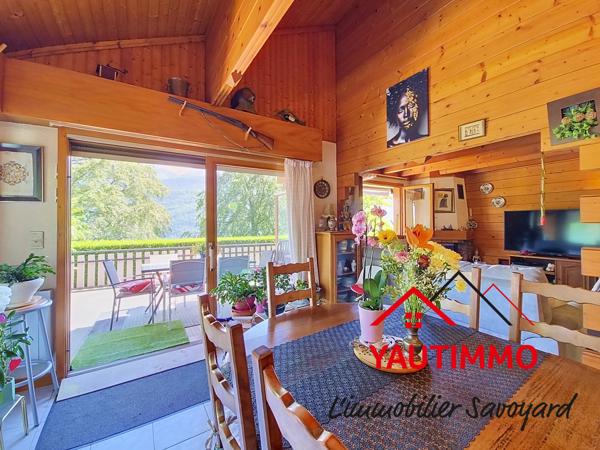 Chalet madrier sur le coteau de l’Éponnet avec vue panoramique sur les Alpes