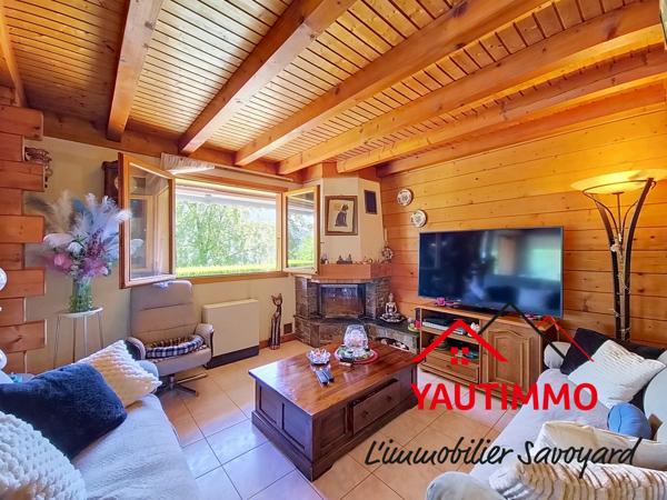 Chalet madrier sur le coteau de l’Éponnet avec vue panoramique sur les Alpes