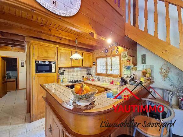 Chalet madrier sur le coteau de l’Éponnet avec vue panoramique sur les Alpes
