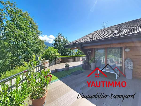 Chalet madrier sur le coteau de l’Éponnet avec vue panoramique sur les Alpes