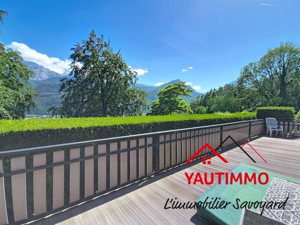 Chalet madrier sur le coteau de l’Éponnet avec vue panoramique sur les Alpes