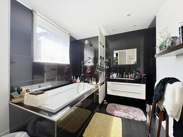 Vente                                                      Maison
                        
                     5 pièces                      170 m2                     à Saint-Quentin