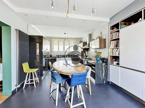 Vente                                                      Maison
                        
                     5 pièces                      170 m2                     à Saint-Quentin