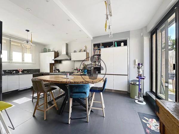 Vente                                                      Maison
                        
                     5 pièces                      170 m2                     à Saint-Quentin