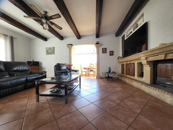 Vitrolles (13127) VILLA D'ARCHITECTE AVEC PISCINE ET STUDIO VUE SUR ETANG