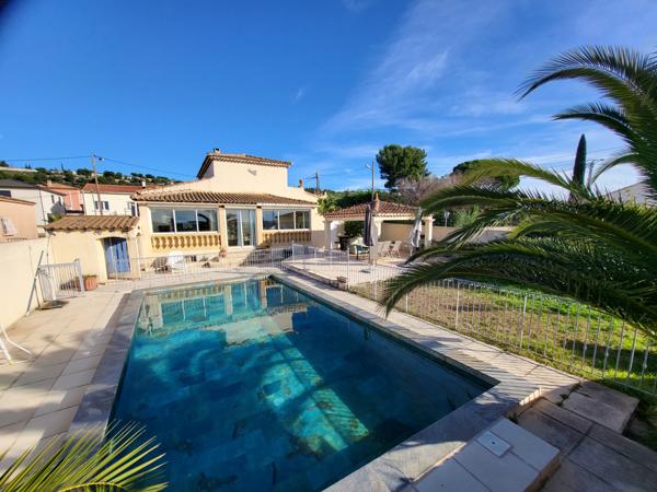 Vitrolles (13127) VILLA D'ARCHITECTE AVEC PISCINE ET STUDIO VUE SUR ETANG