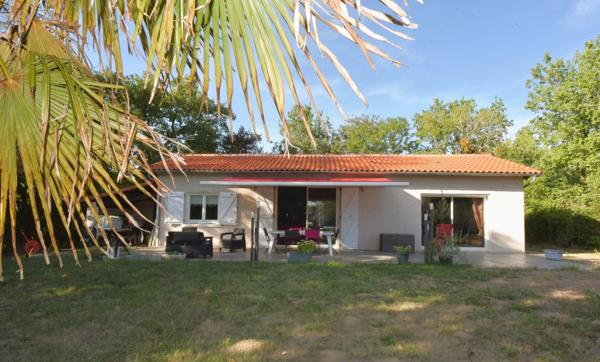 TRÈS BELLE MAISON PLAIN PIED RÉNOVÉE SUR TERRAIN 3400M² EN BORDURE DE GOLF