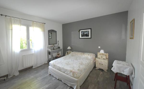 TRÈS BELLE MAISON PLAIN PIED RÉNOVÉE SUR TERRAIN 3400M² EN BORDURE DE GOLF