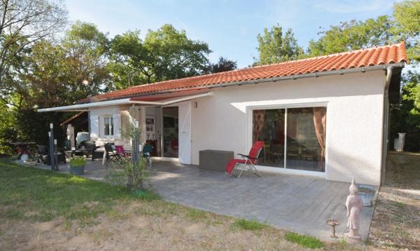 TRÈS BELLE MAISON PLAIN PIED RÉNOVÉE SUR TERRAIN 3400M² EN BORDURE DE GOLF