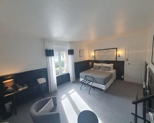 JOSSELIN Maison  12 pièce(s) 259 m2