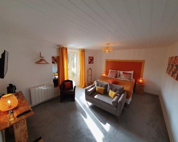 JOSSELIN Maison  12 pièce(s) 259 m2