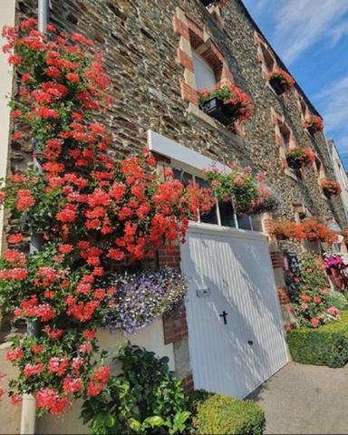 JOSSELIN Maison  12 pièce(s) 259 m2