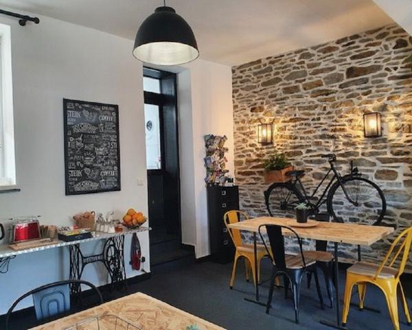 JOSSELIN Maison  12 pièce(s) 259 m2