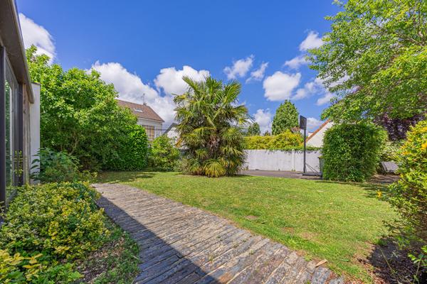 PETIT CHANTILLY – Maison familiale avec 6 chambres avec jardin