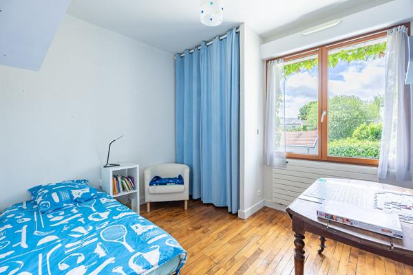 PETIT CHANTILLY – Maison familiale avec 6 chambres avec jardin