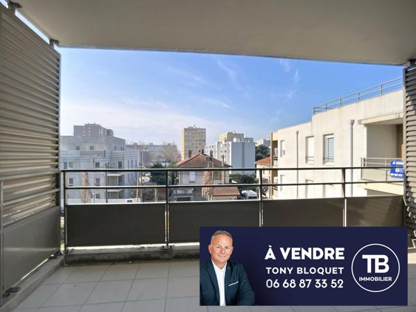 Saint-Priest (69800) ST PRIEST - DERNIER ETAGE - TERRASSE - 3 PLACES DE PARKING EN SOUS-SOL