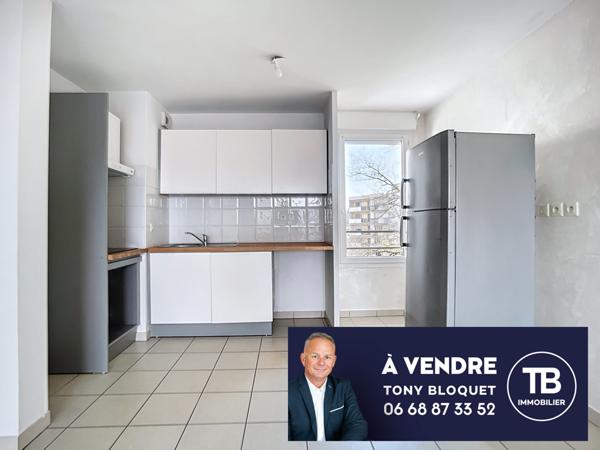 Saint-Priest (69800) ST PRIEST - DERNIER ETAGE - TERRASSE - 3 PLACES DE PARKING EN SOUS-SOL