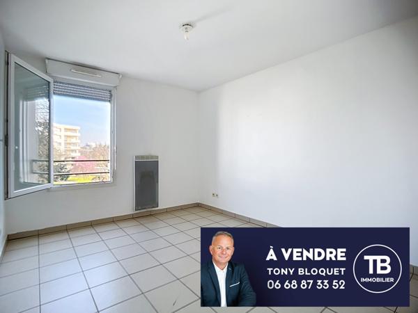 Saint-Priest (69800) ST PRIEST - DERNIER ETAGE - TERRASSE - 3 PLACES DE PARKING EN SOUS-SOL