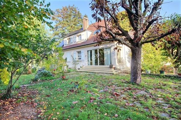 EPERNON MAISON 5 CHAMBRES ET GRAND TERRAIN ECOLES, GARE A PIED